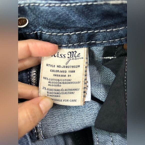 Miss Me Signature Skinny Jeans - Picture 10 of 11